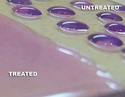 dyne-solution-untreated-and-treated-dyne-solution-close-up-square dyne-solution-untreated-and-treated-dyne-solution-close-up-